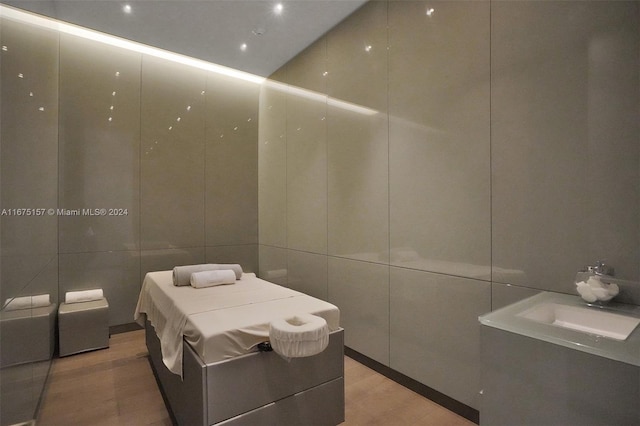 18975 Collins Ave Unit 2001, Sunny Isles Beach, FL 33160 - bathroom featuring wood finished floors