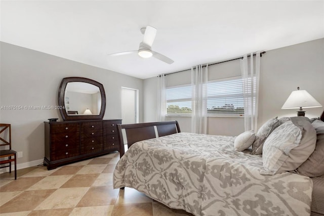 bedroom with ceiling fan