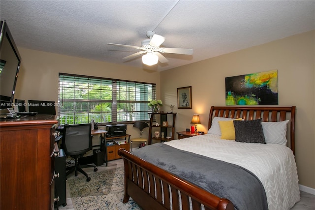 bedroom featuring ceiling fan and a textured ceiling