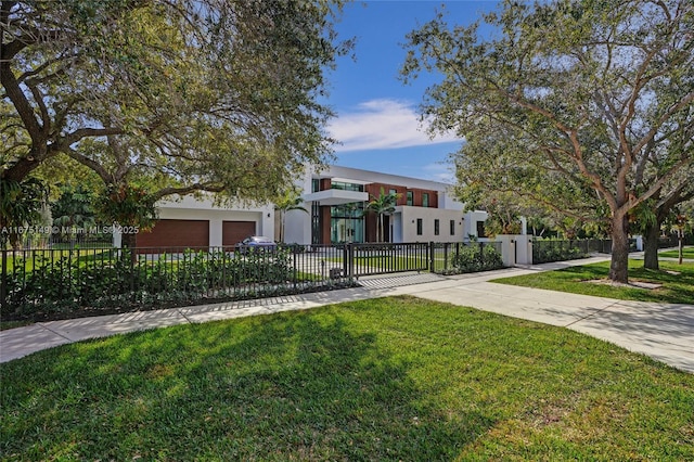 view of front of property with a front yard