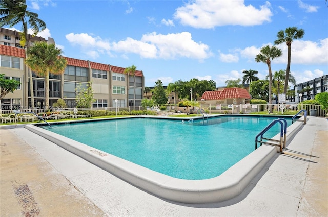 view of swimming pool