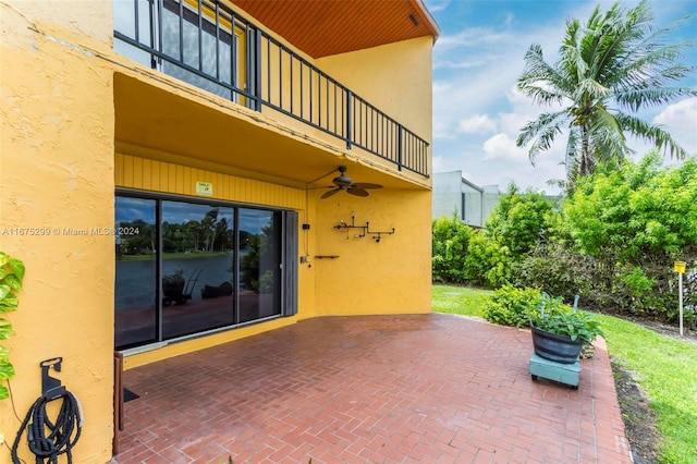 view of patio featuring ceiling fan and a balcony