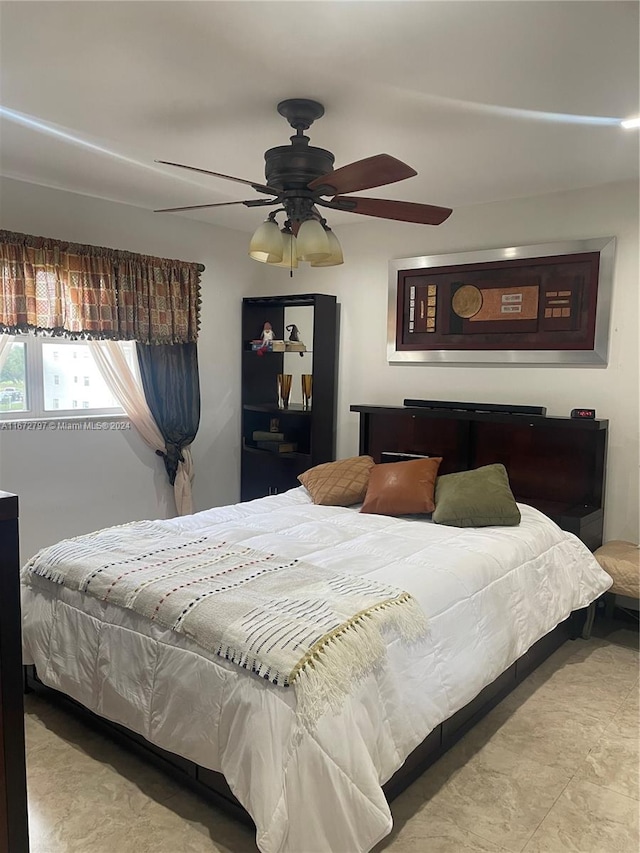 bedroom with ceiling fan