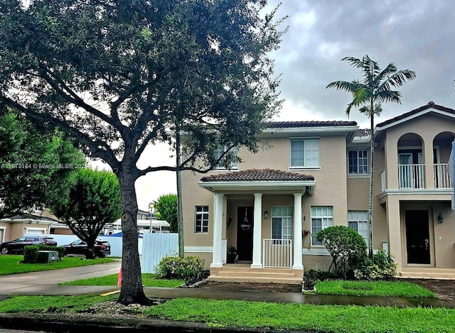 view of front facade featuring a porch and a balcony