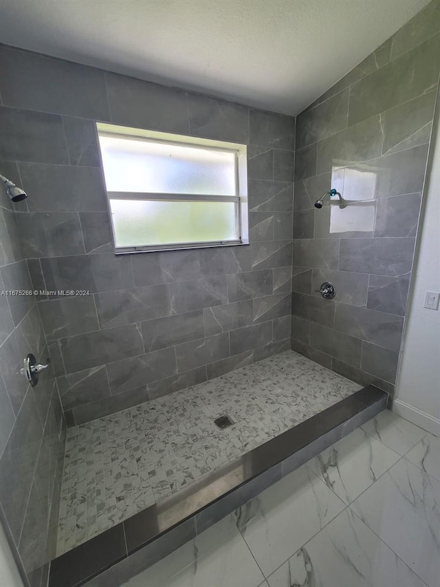 bathroom featuring tiled shower