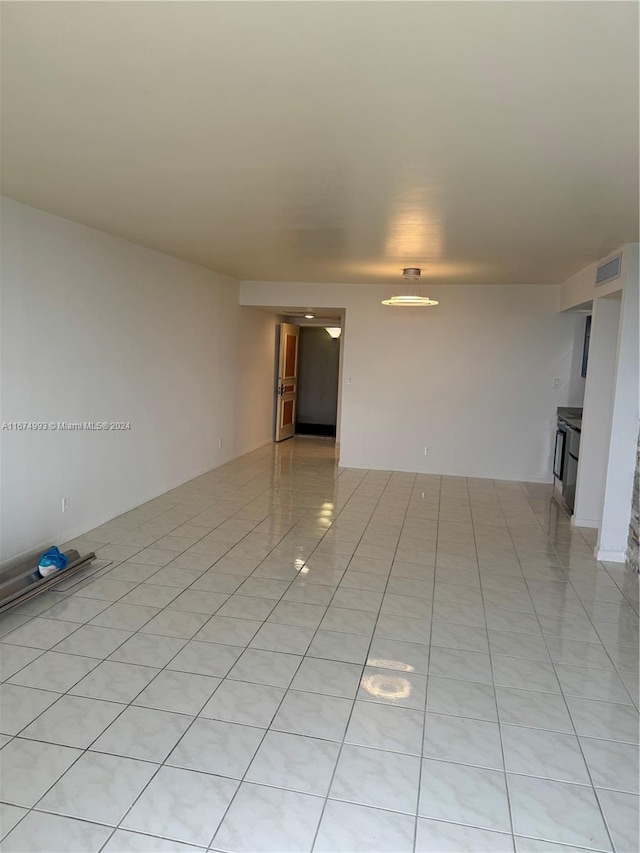 unfurnished room with light tile patterned floors