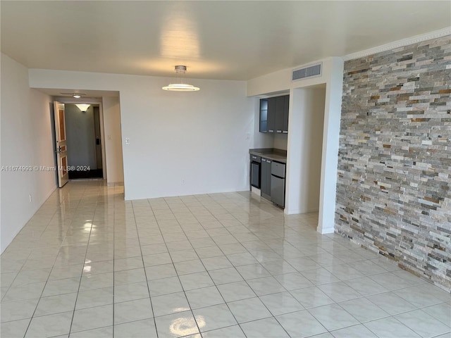 empty room featuring light tile patterned floors