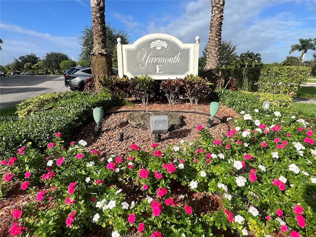 view of community / neighborhood sign