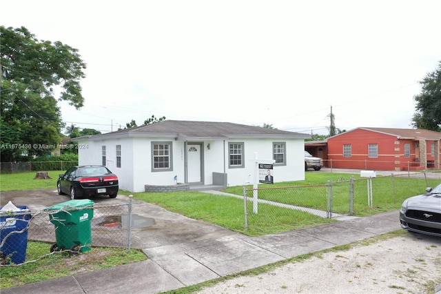 view of front of home with a front lawn