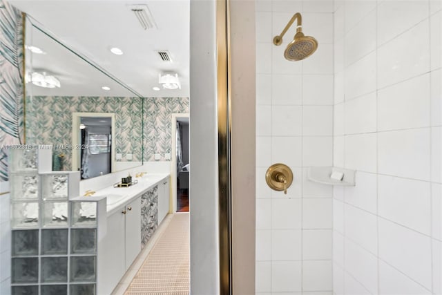 11420 SW 80th Rd, Pinecrest, FL 33156 - full bath featuring visible vents, wallpapered walls, and a tile shower