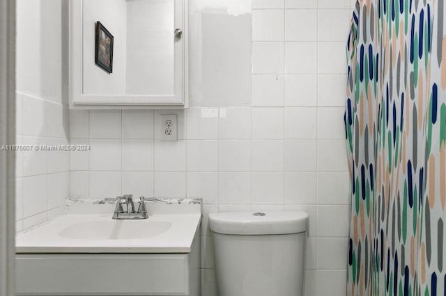 bathroom featuring a shower with curtain, vanity, tile walls, and toilet