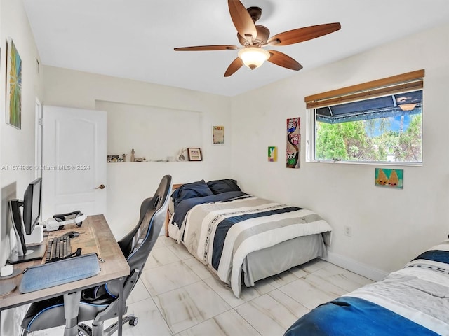 bedroom featuring ceiling fan