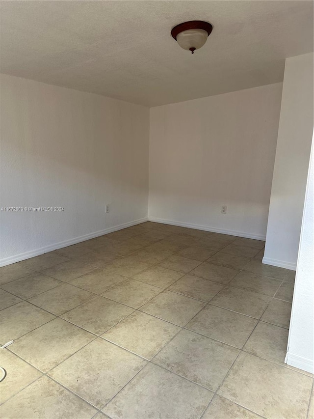 empty room featuring light tile patterned floors