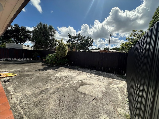 view of yard with a patio