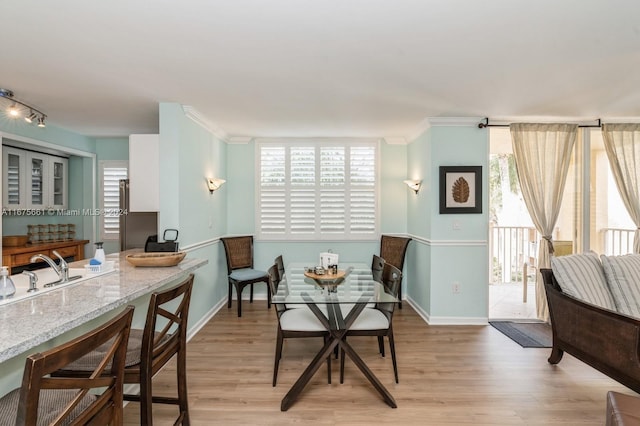 19655 E Country Club Dr Unit 6401, Aventura, FL 33180 - dining area featuring light wood finished floors, ornamental molding, and baseboards