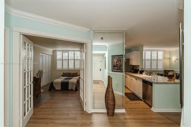 19655 E Country Club Dr Unit 6401, Aventura, FL 33180 - hall featuring crown molding, light wood-type flooring, a sink, and baseboards