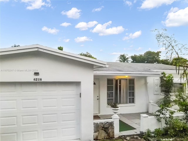 view of front of property featuring a garage