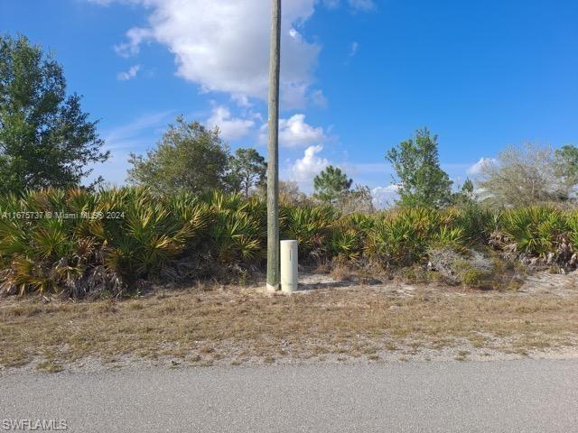 Listing photo 3 for 2708 38th St W, Lehigh Acres FL 33971