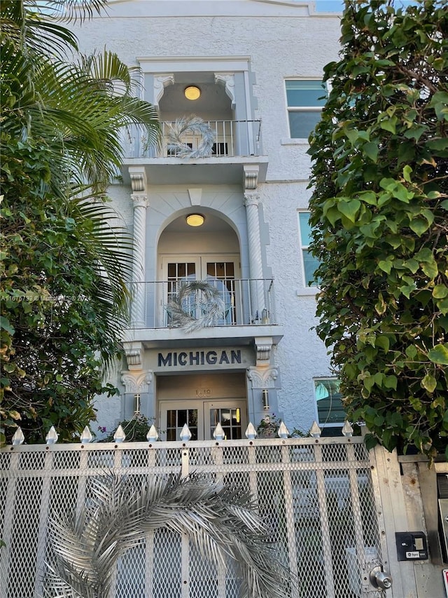 entrance to property with a balcony