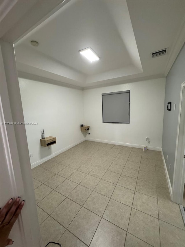 laundry area featuring light tile patterned floors