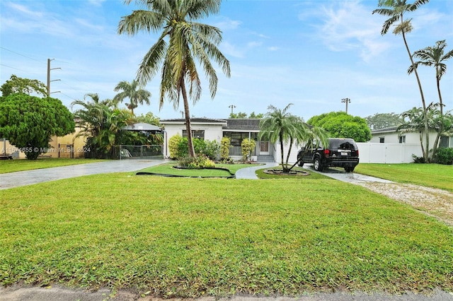 view of front facade with a front yard