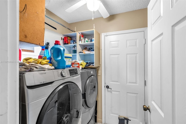 washroom featuring ceiling fan, washing machine and clothes dryer, and a textured ceiling