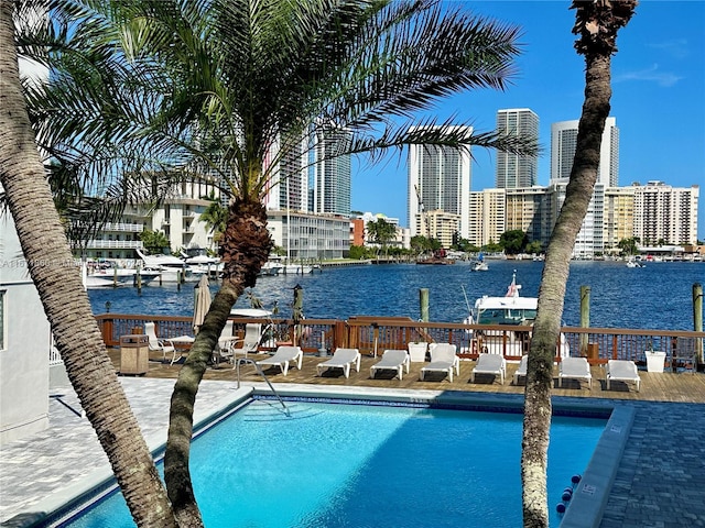 view of pool featuring a water view