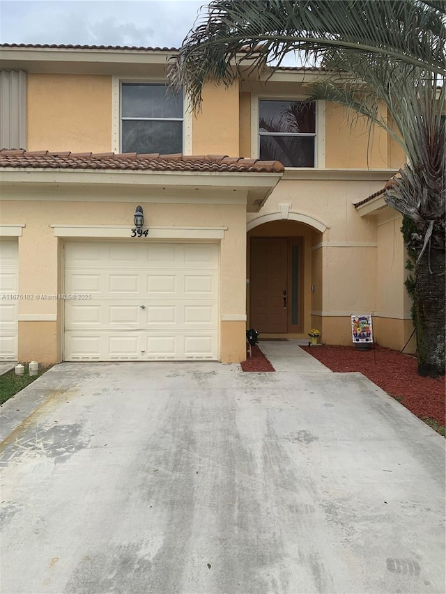 view of front facade featuring a garage