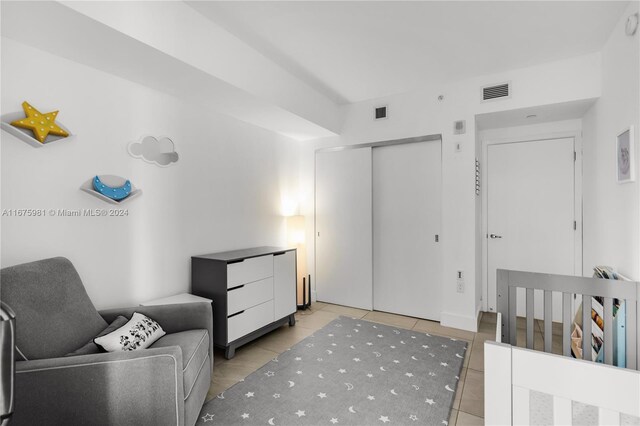 1010 Brickell Ave Unit 1607, Miami, FL 33131 - bedroom with visible vents, light tile patterned floors, and a closet