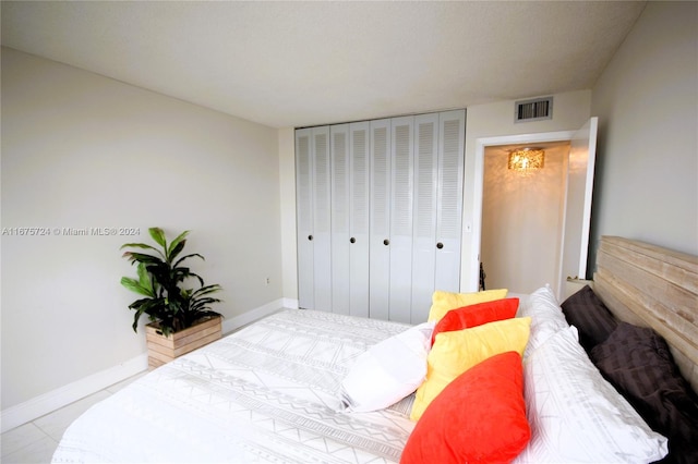 bedroom with a closet