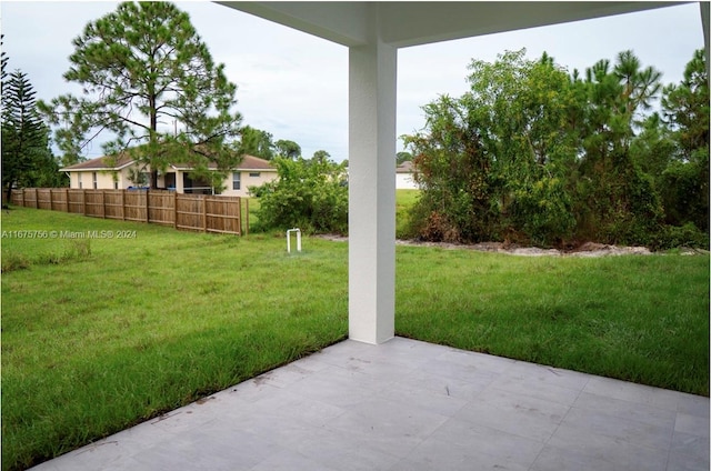 view of yard featuring a patio