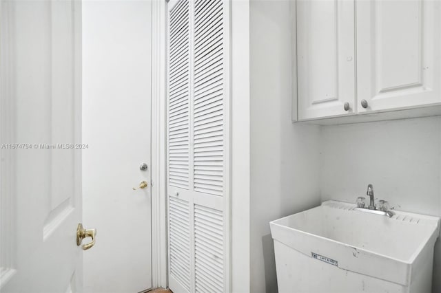 laundry room featuring sink