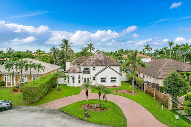 view of front of home featuring a front yard