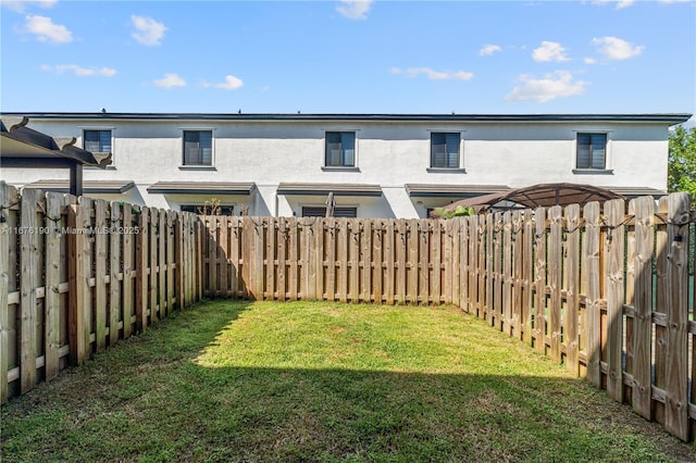 view of yard featuring a fenced backyard