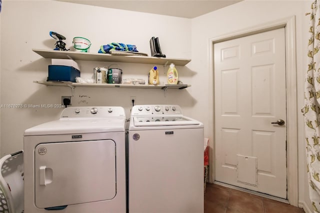 laundry area with tile patterned flooring and independent washer and dryer