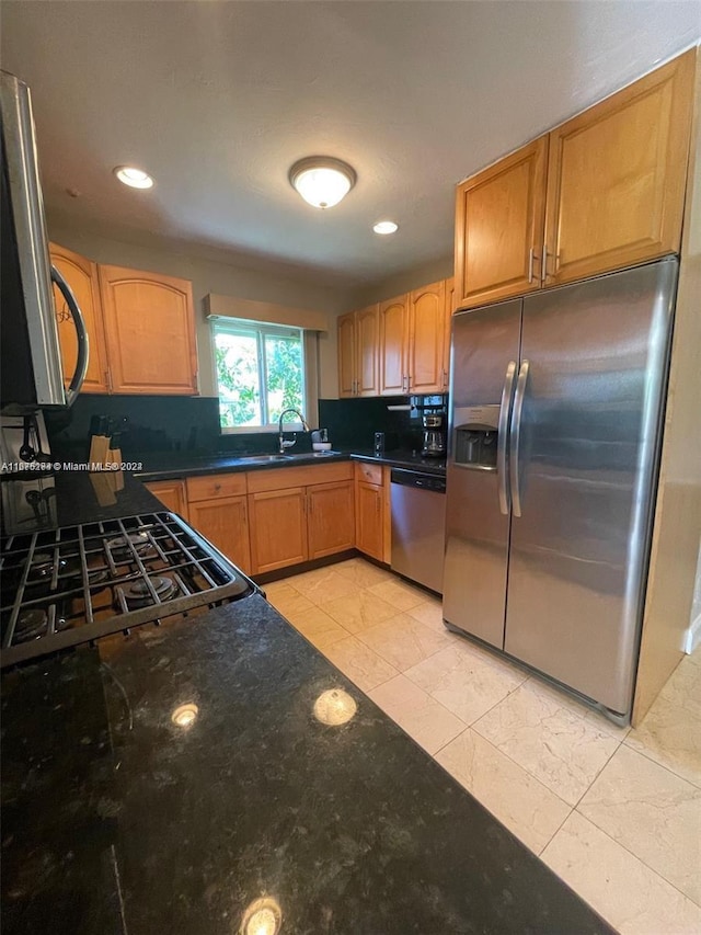 kitchen with decorative backsplash, recessed lighting, a sink, and stainless steel appliances