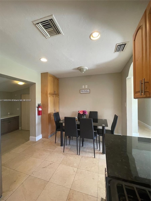 dining room with recessed lighting, visible vents, and baseboards