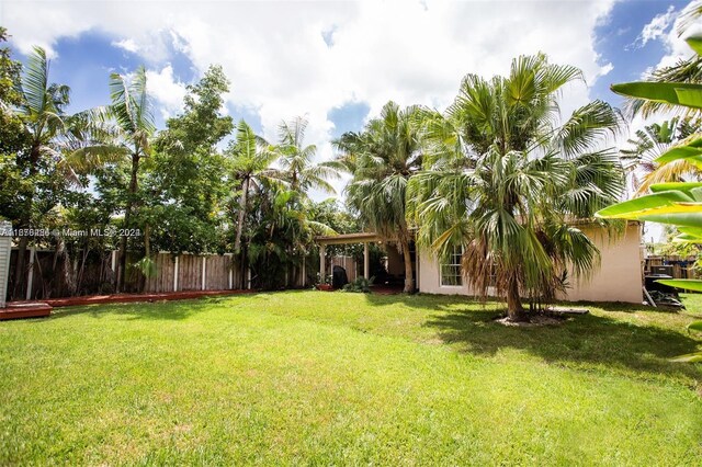 view of yard featuring fence