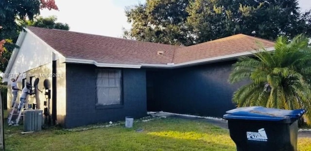 ranch-style house with a front lawn