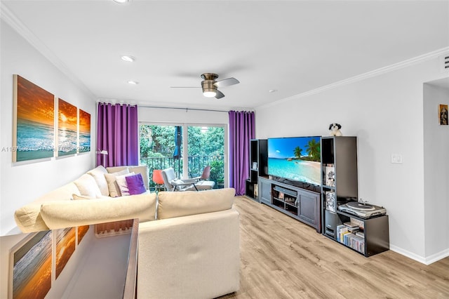 living room featuring ornamental molding, light hardwood / wood-style flooring, and ceiling fan