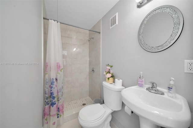 bathroom with sink, toilet, and a shower with curtain