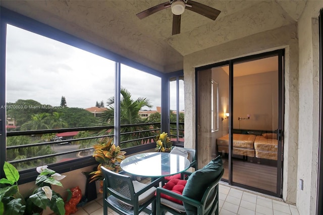 sunroom / solarium with ceiling fan