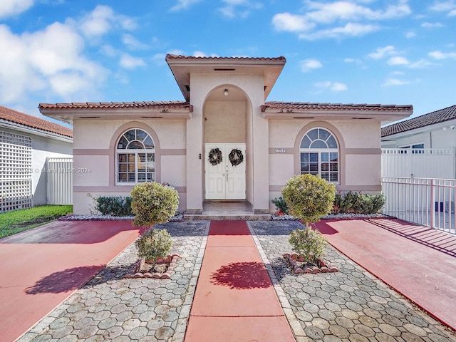 view of mediterranean / spanish-style house