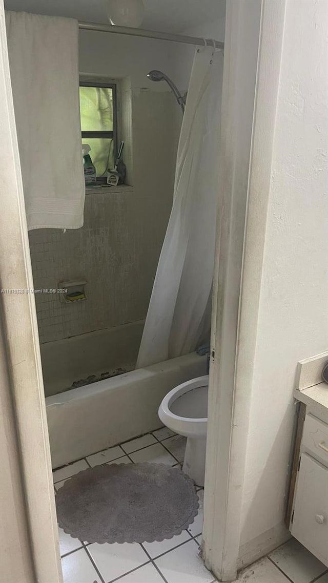 full bathroom featuring shower / bathtub combination with curtain, tile patterned floors, vanity, and toilet