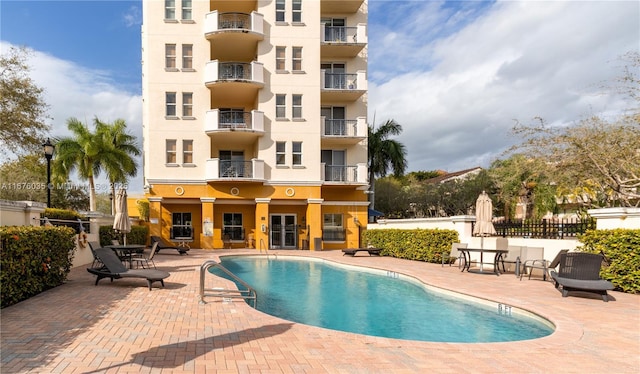9021 SW 94th St Unit 603, Miami, FL 33176 - community pool with a patio area