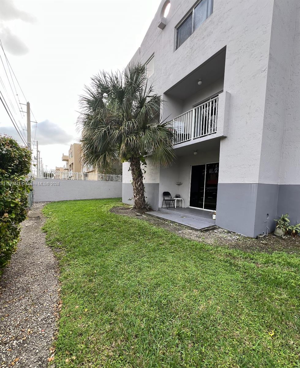 view of yard featuring a patio and a balcony