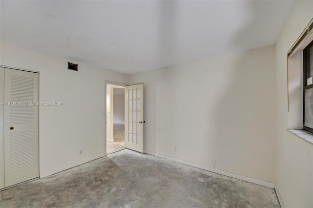 unfurnished bedroom featuring a closet