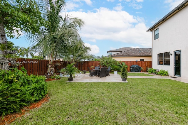 view of yard with a patio area