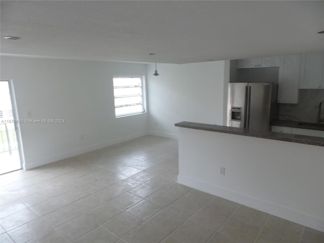 empty room featuring sink and light tile patterned floors