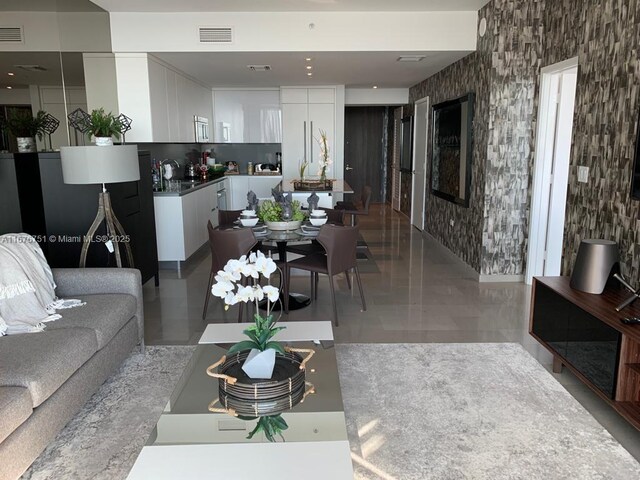 88 SW 7th St Unit 3806, Miami, FL 33130 - view of living room